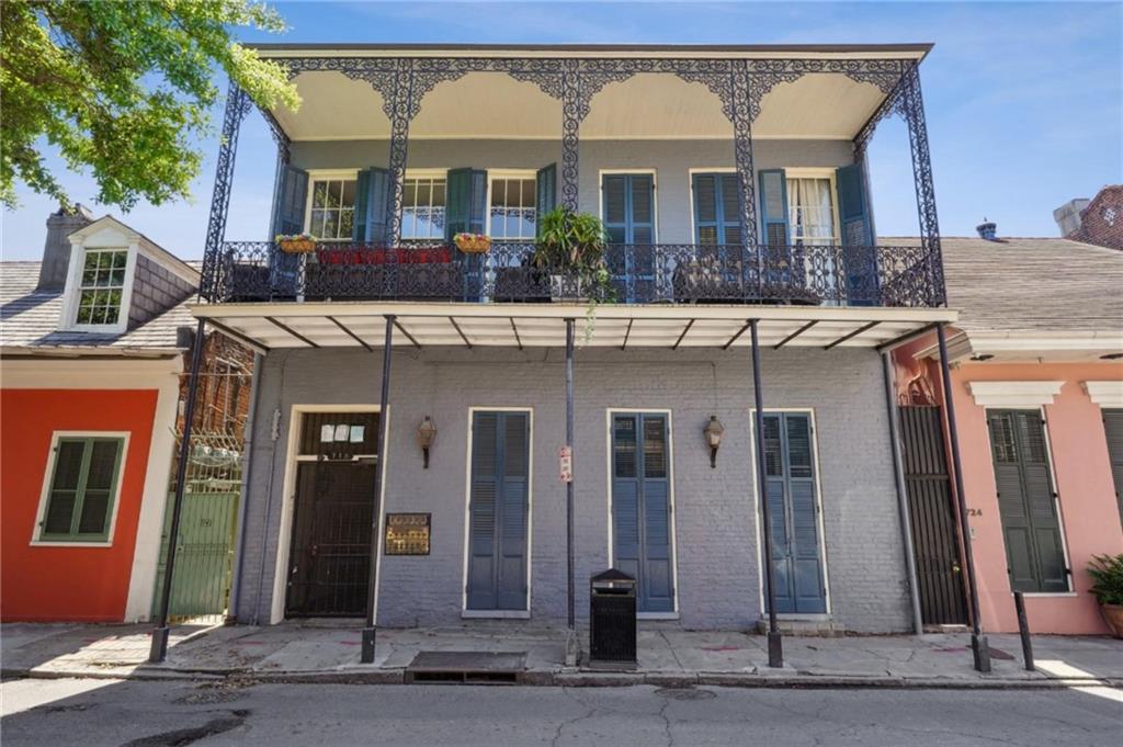 718 BARRACKS Street 3