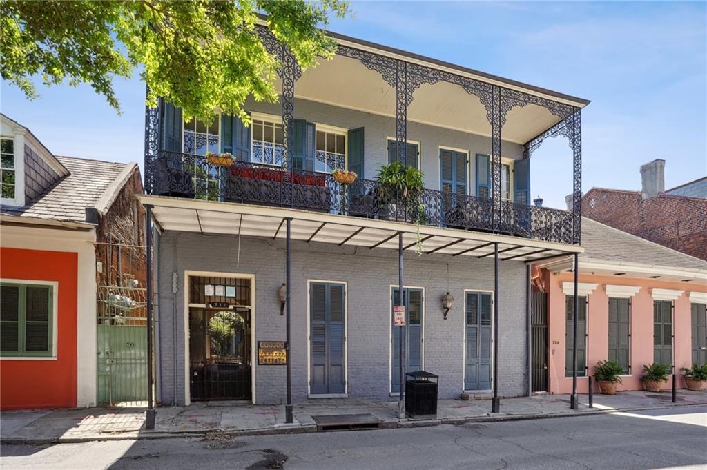 718 BARRACKS Street 3