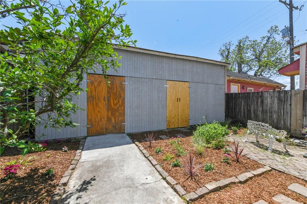 2426 CHIPPEWA Street