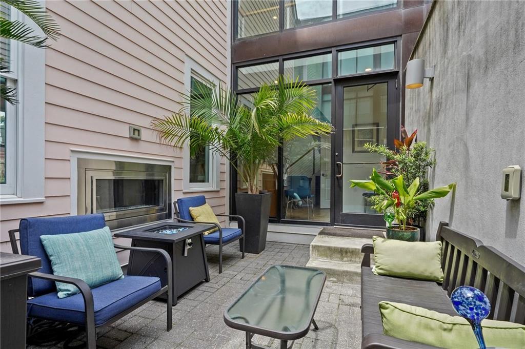 2415 DAUPHINE Street A
