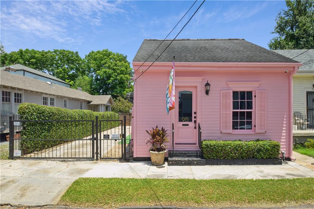 915 SIXTH Street