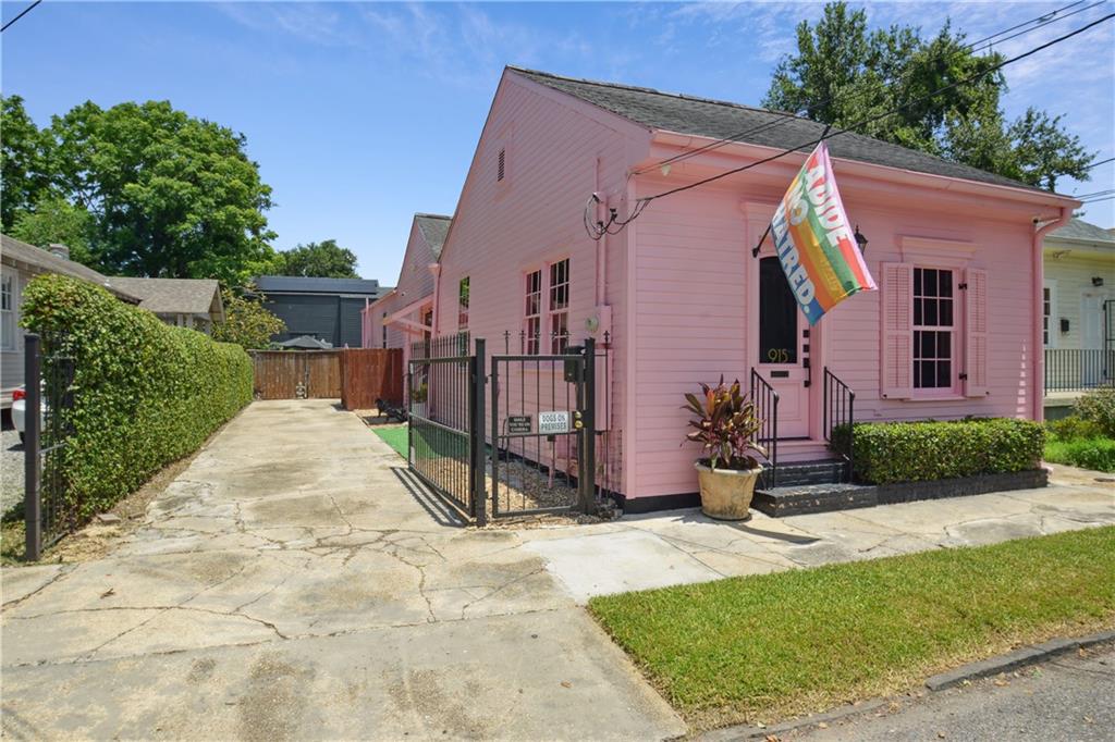 915 SIXTH Street