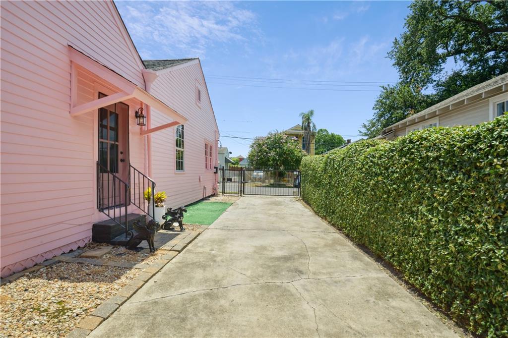 915 SIXTH Street