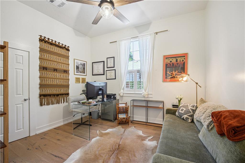 915 SIXTH Street