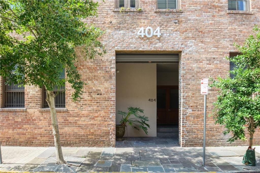 404 NOTRE DAME Street 24