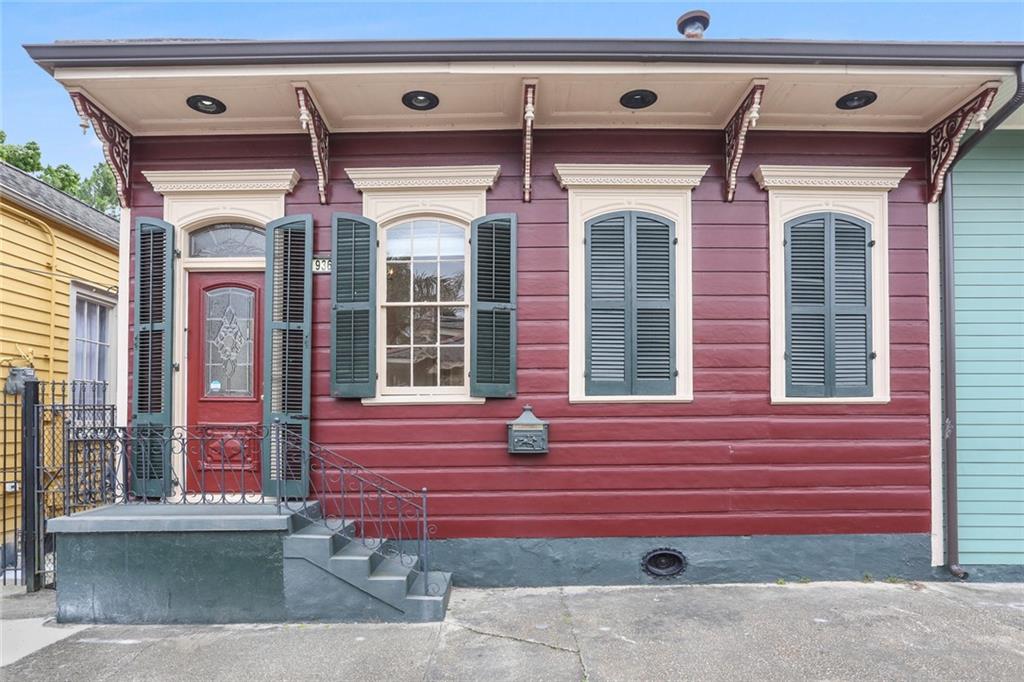 936 KERLEREC Street
