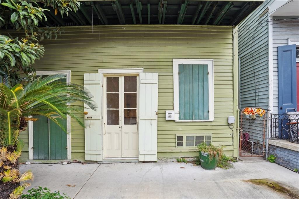 2445 BURGUNDY Street