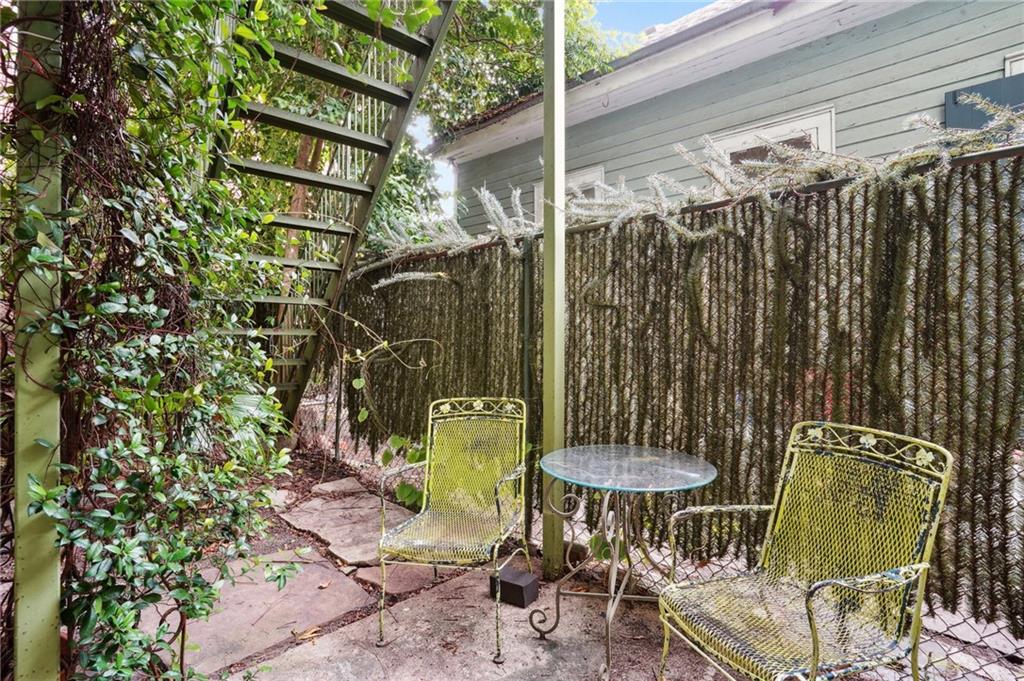 2445 BURGUNDY Street