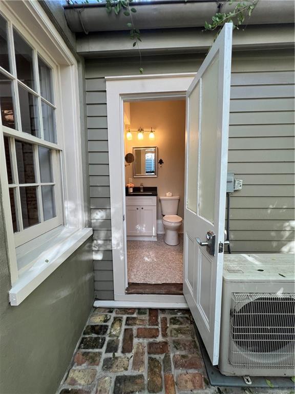 1117 BOURBON Street 4