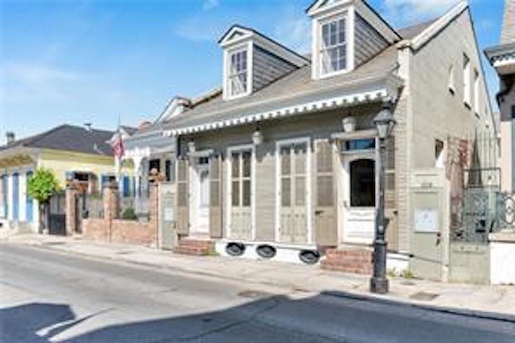 1117 BOURBON Street 4