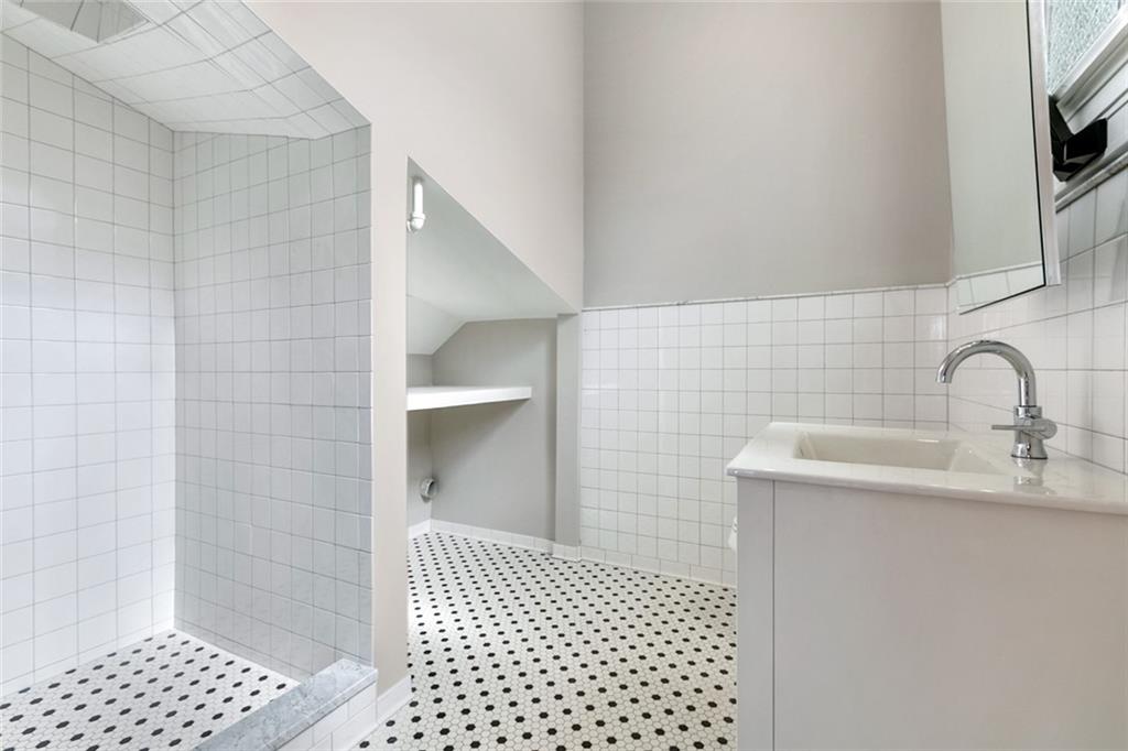 1221 MANDEVILLE Street 101