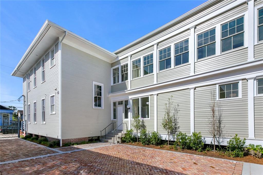 1221 MANDEVILLE Street 101
