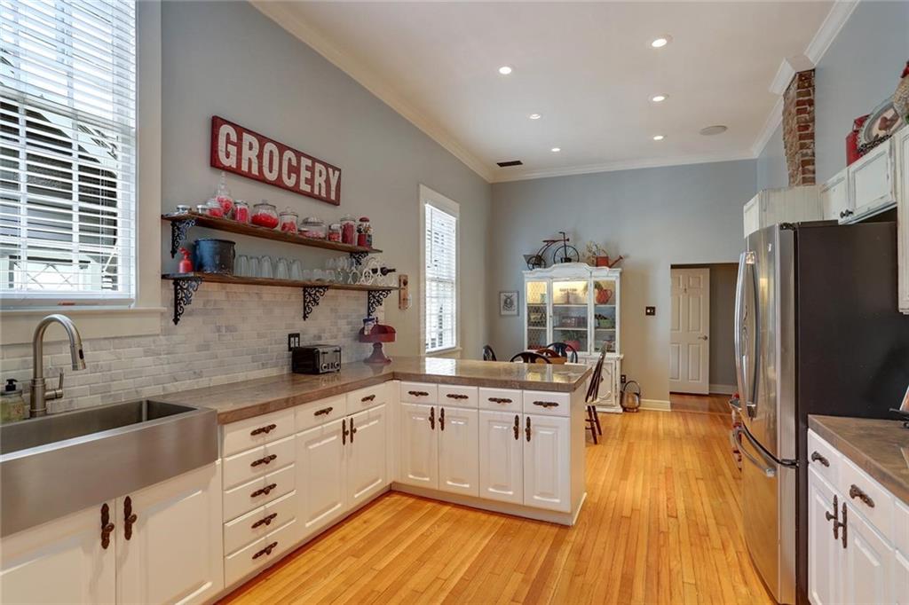 332 WALNUT Street