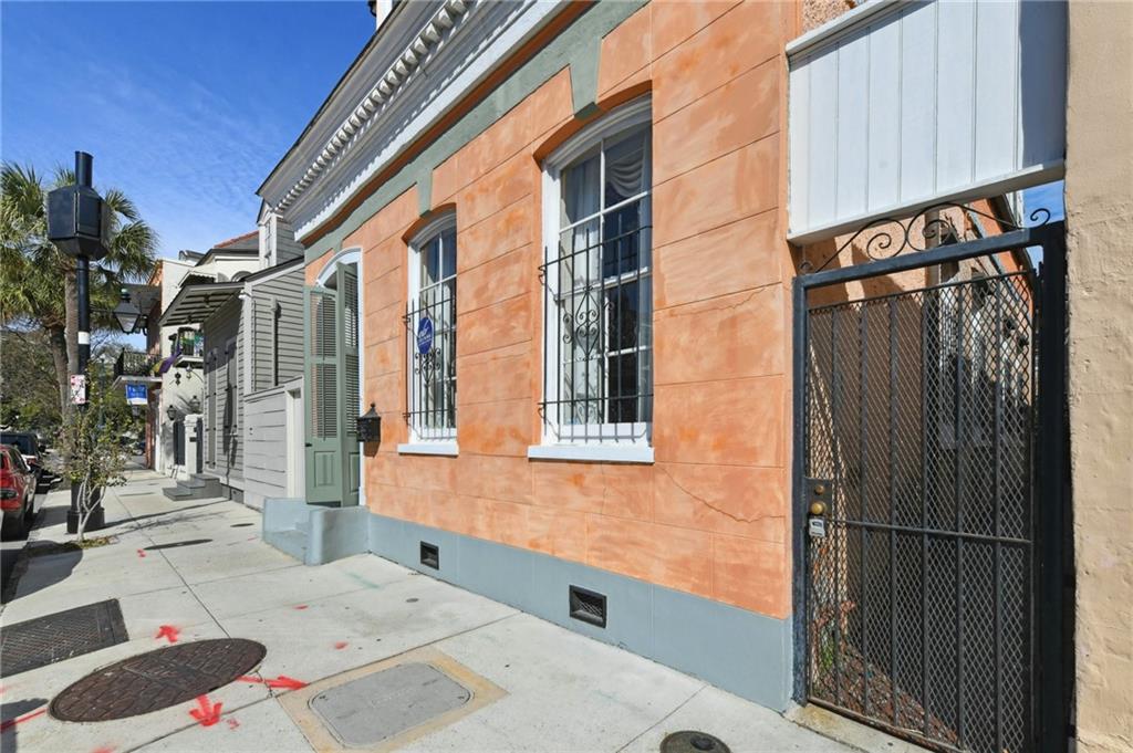 1021 ORLEANS Avenue