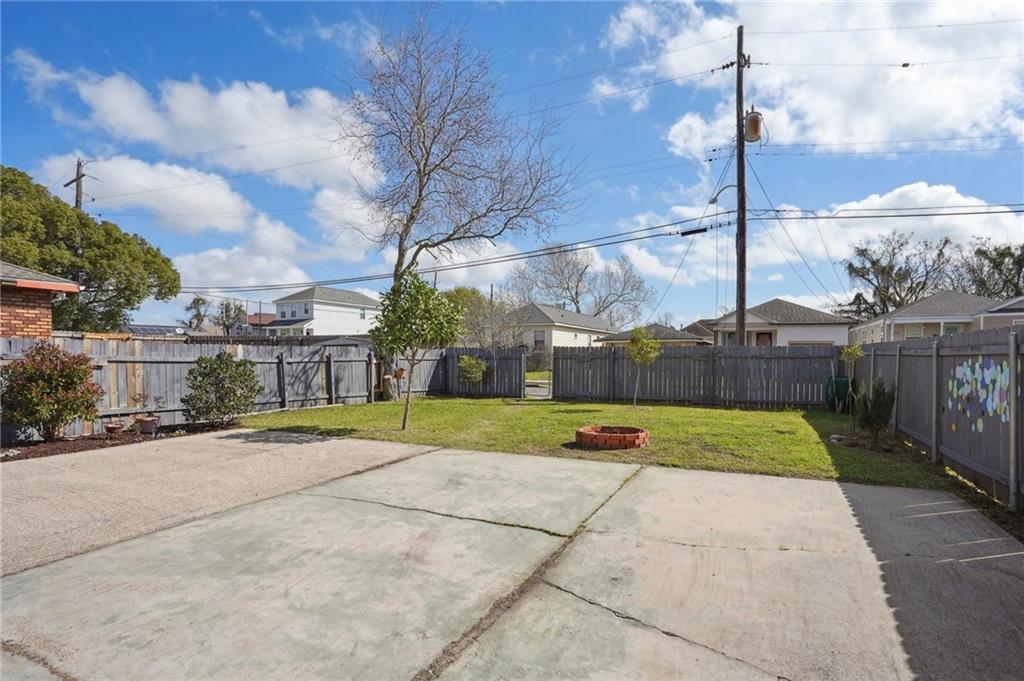 541 WARRINGTON Drive