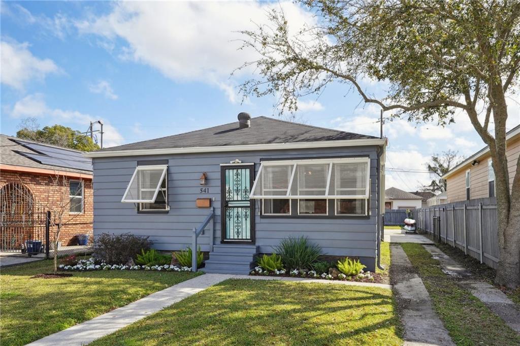 541 WARRINGTON Drive