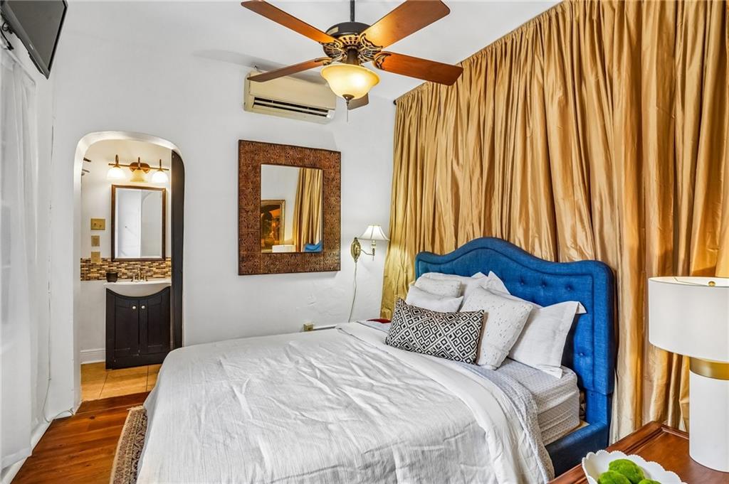 534 CHARTRES Street 6