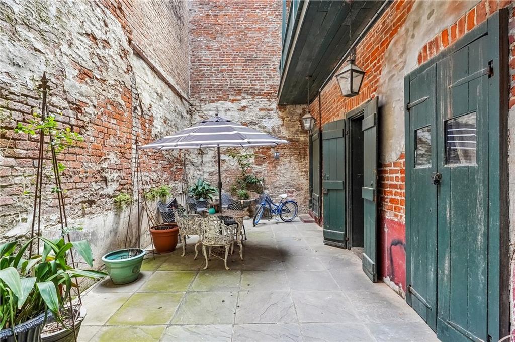 534 CHARTRES Street 6