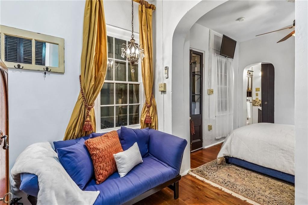 534 CHARTRES Street 6