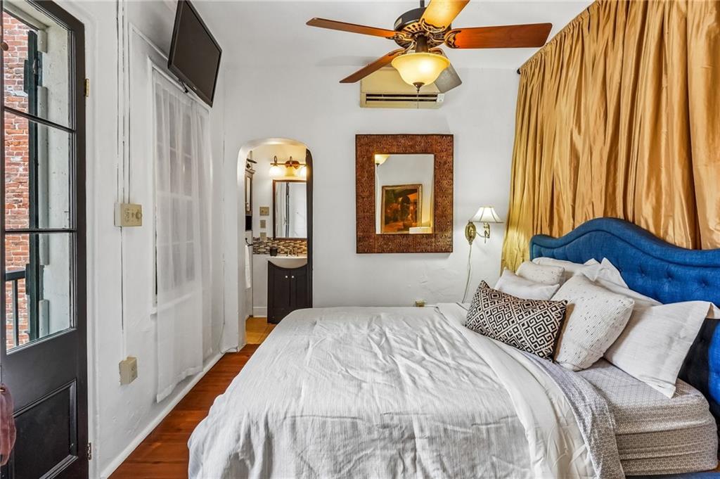 534 CHARTRES Street 6