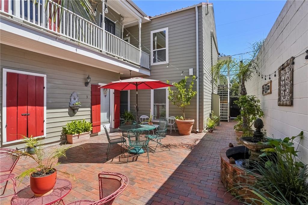 822 TOURO Street 1