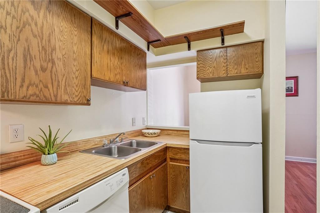 822 TOURO Street 1