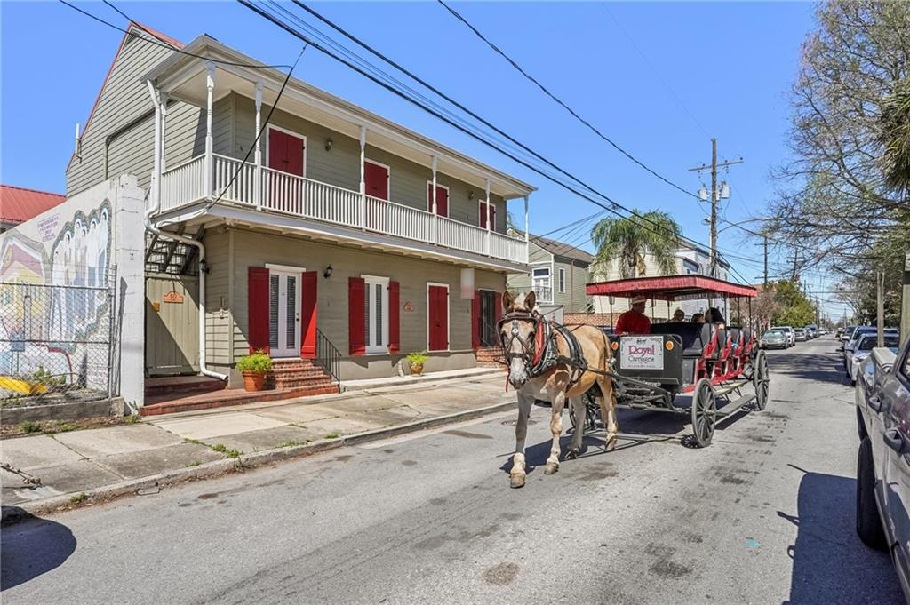 822 TOURO Street 1