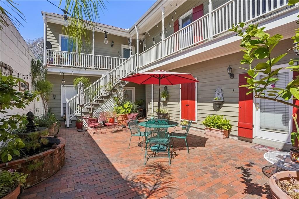 822 TOURO Street 1