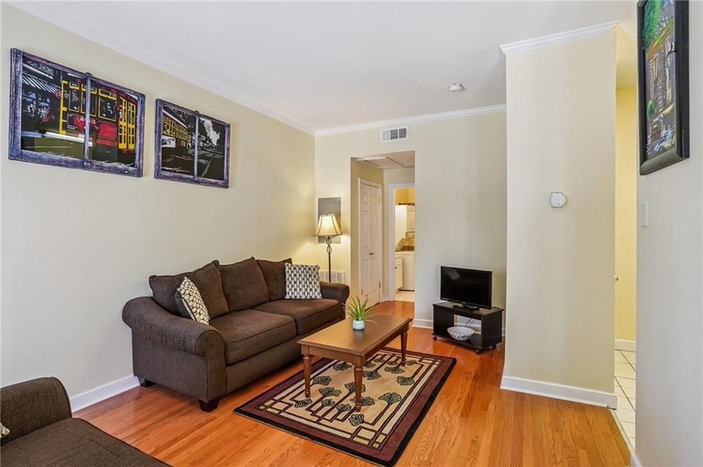 822 TOURO Street 1