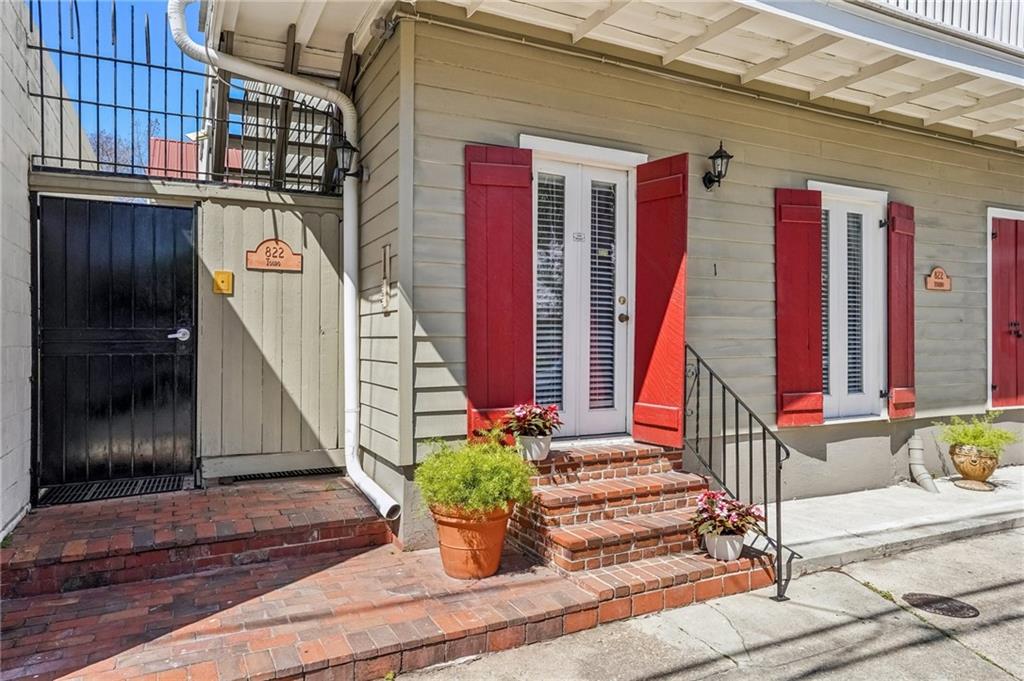 822 TOURO Street 1