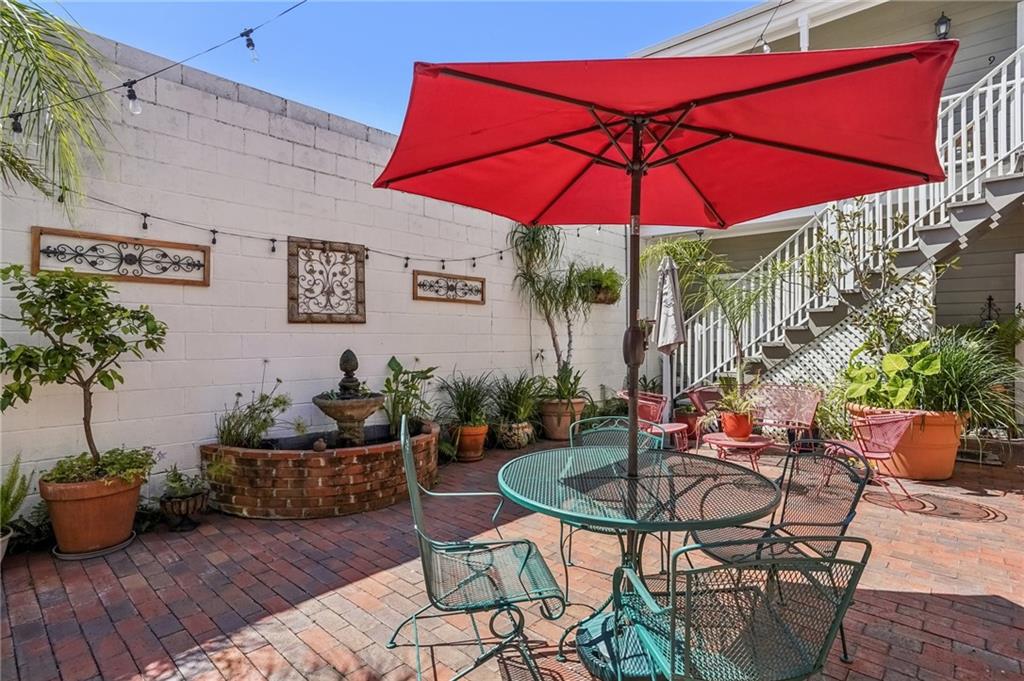 822 TOURO Street 1
