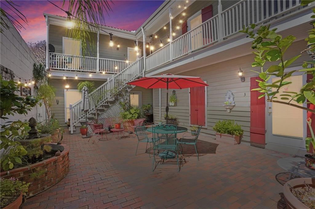 822 TOURO Street 1
