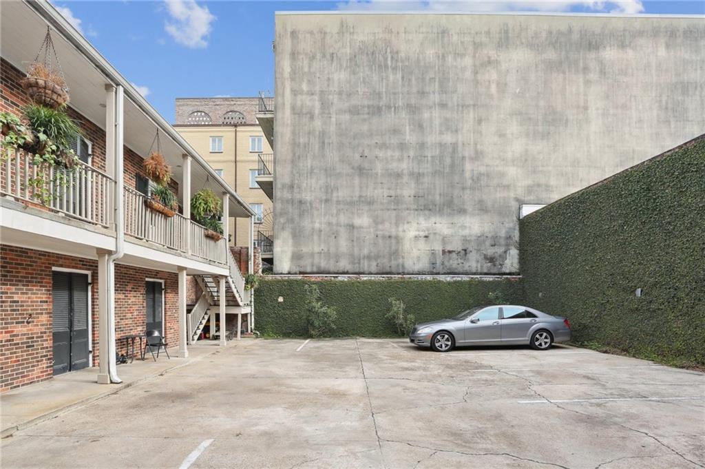 612 N RAMPART Street 612