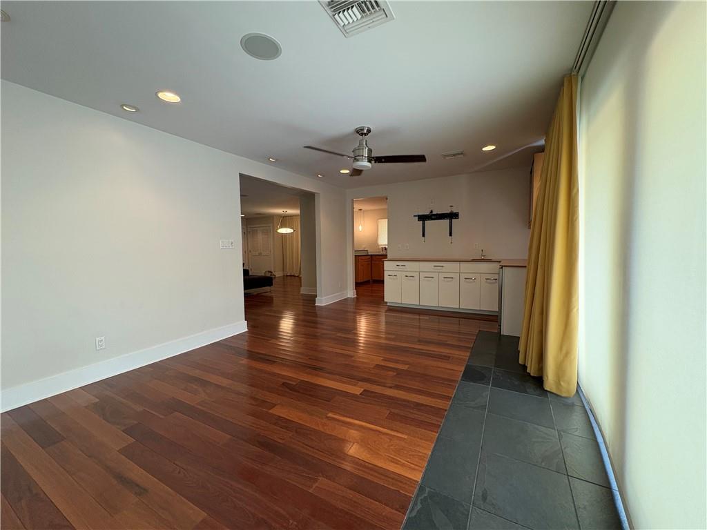 512 CRYSTAL Street