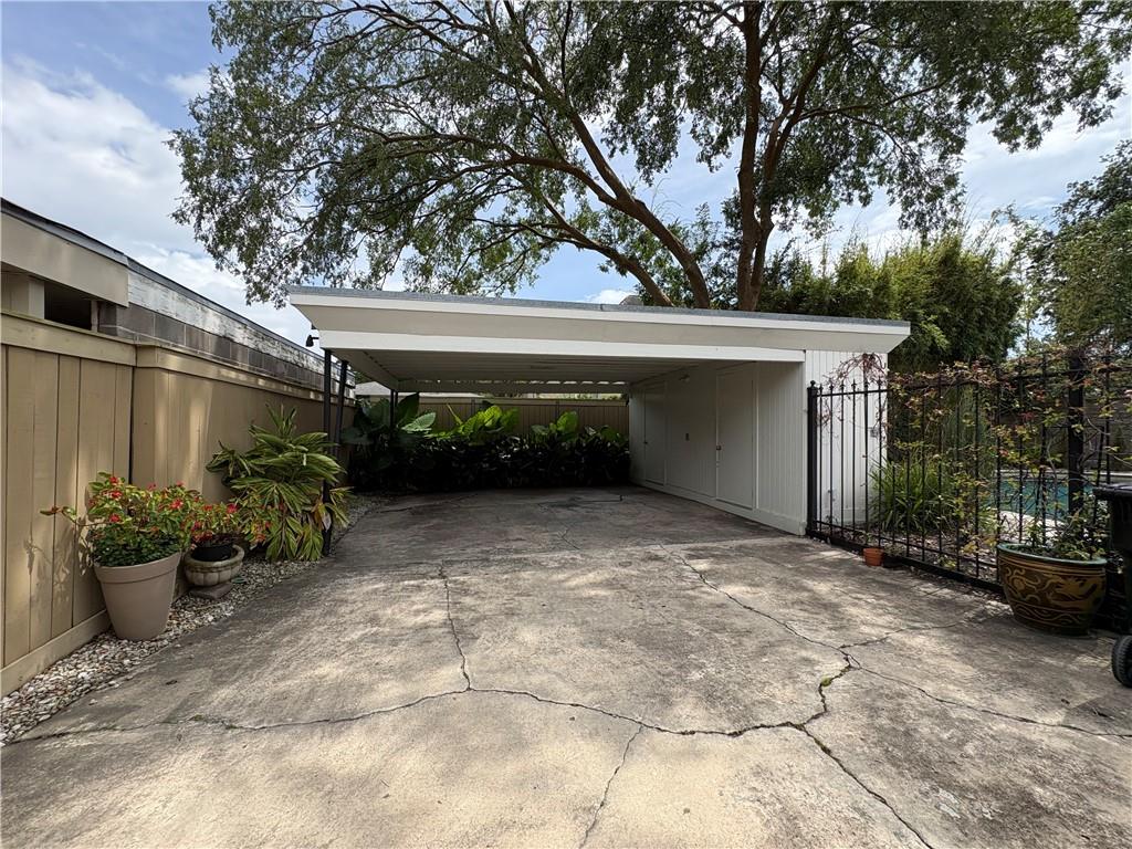 512 CRYSTAL Street