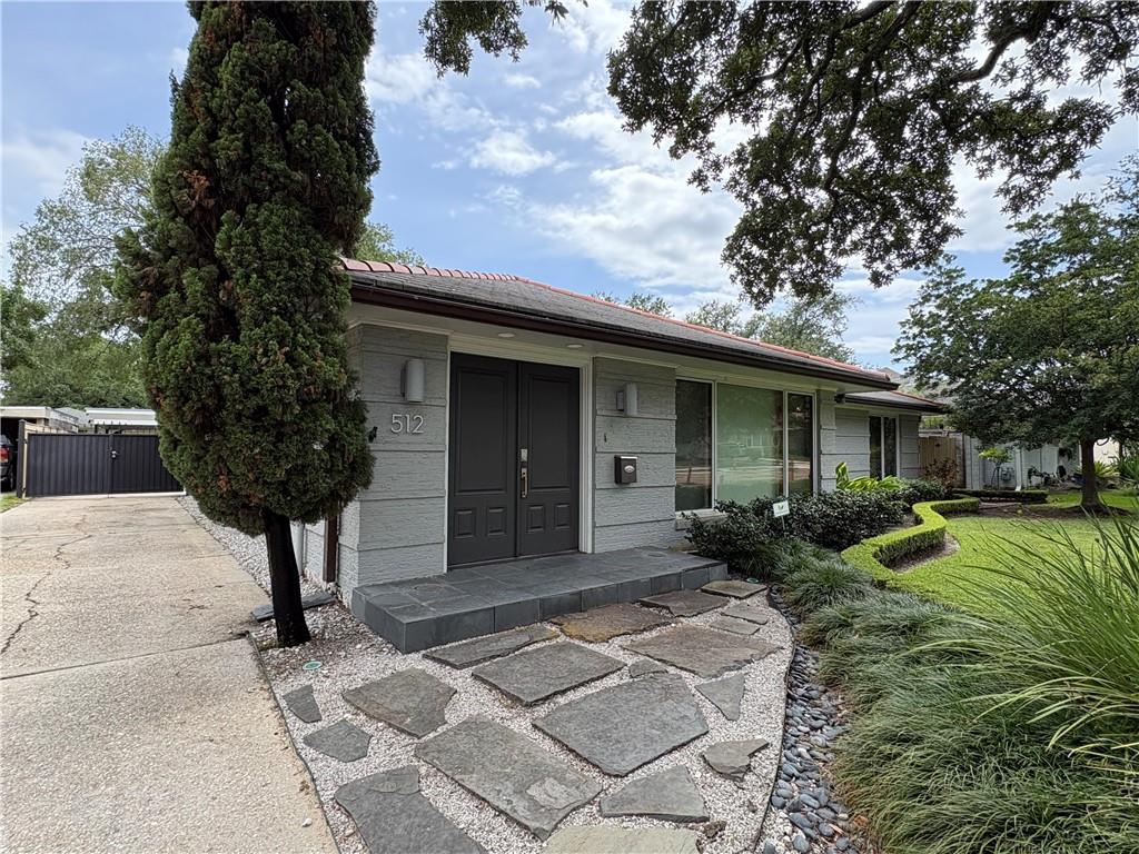 512 CRYSTAL Street
