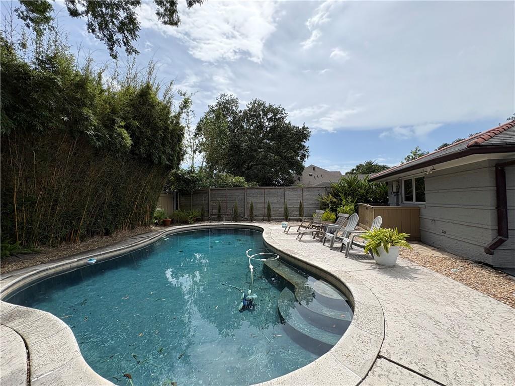 512 CRYSTAL Street