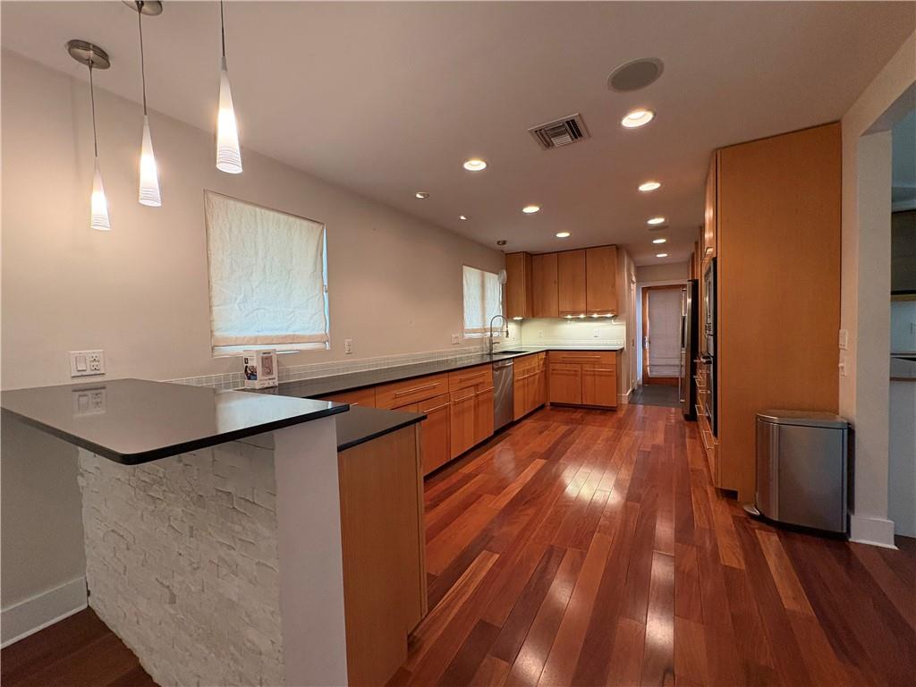 512 CRYSTAL Street