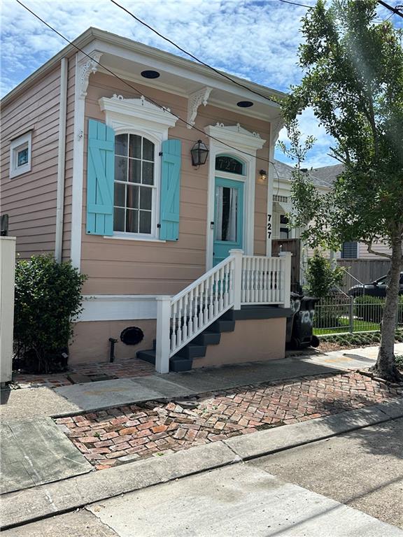 727 DUFOSSAT Street