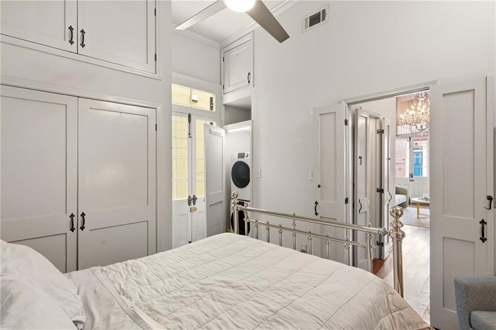 933 ORLEANS Avenue 1