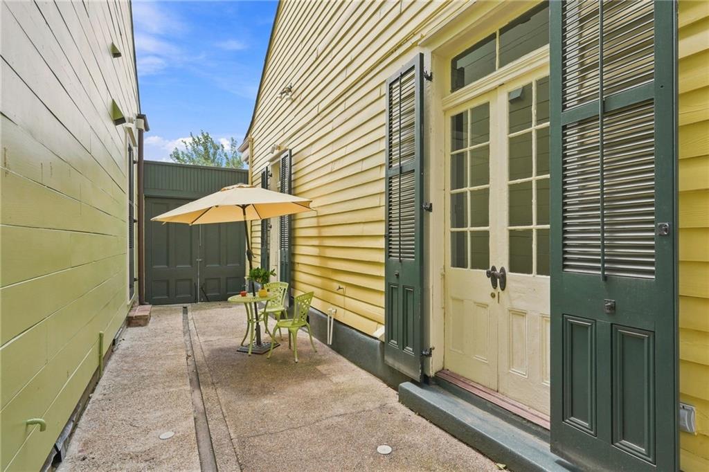 933 ORLEANS Avenue 1