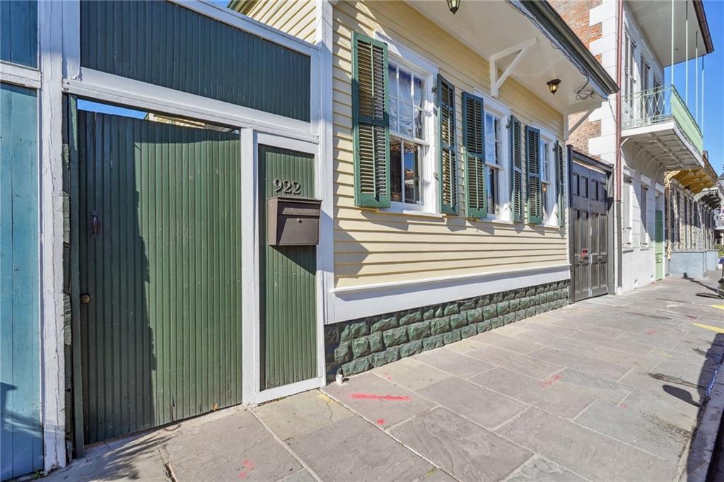 922 ST ANN Street