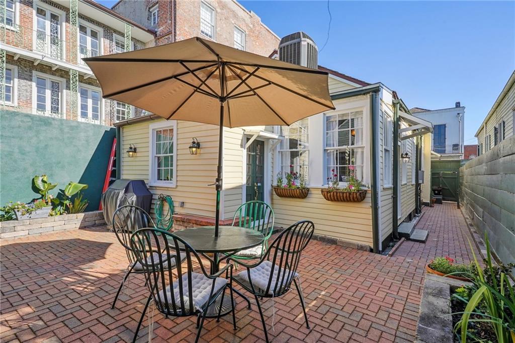922 ST ANN Street