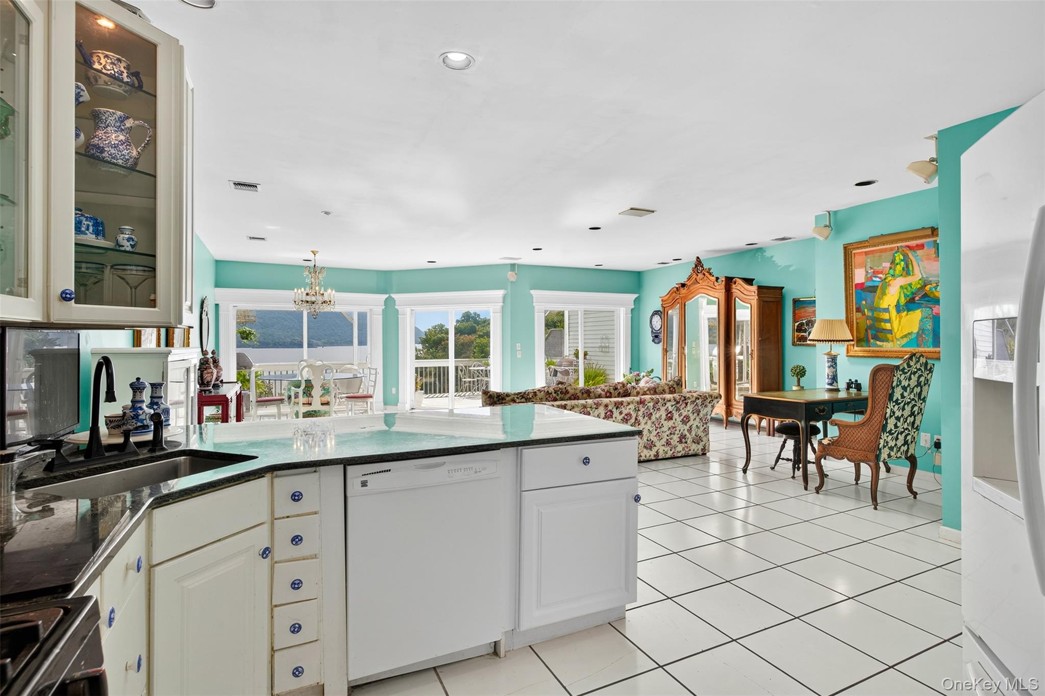 282 Tamerisk Lane