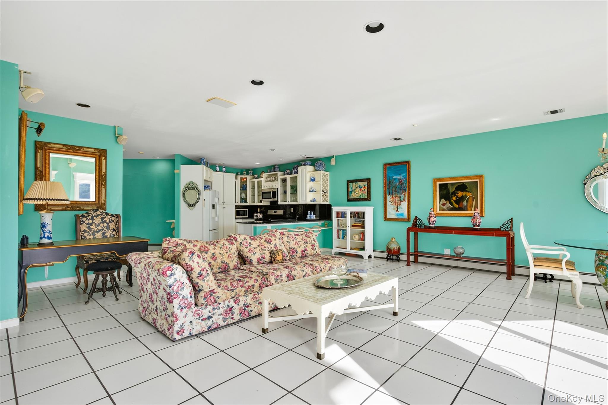 282 Tamerisk Lane