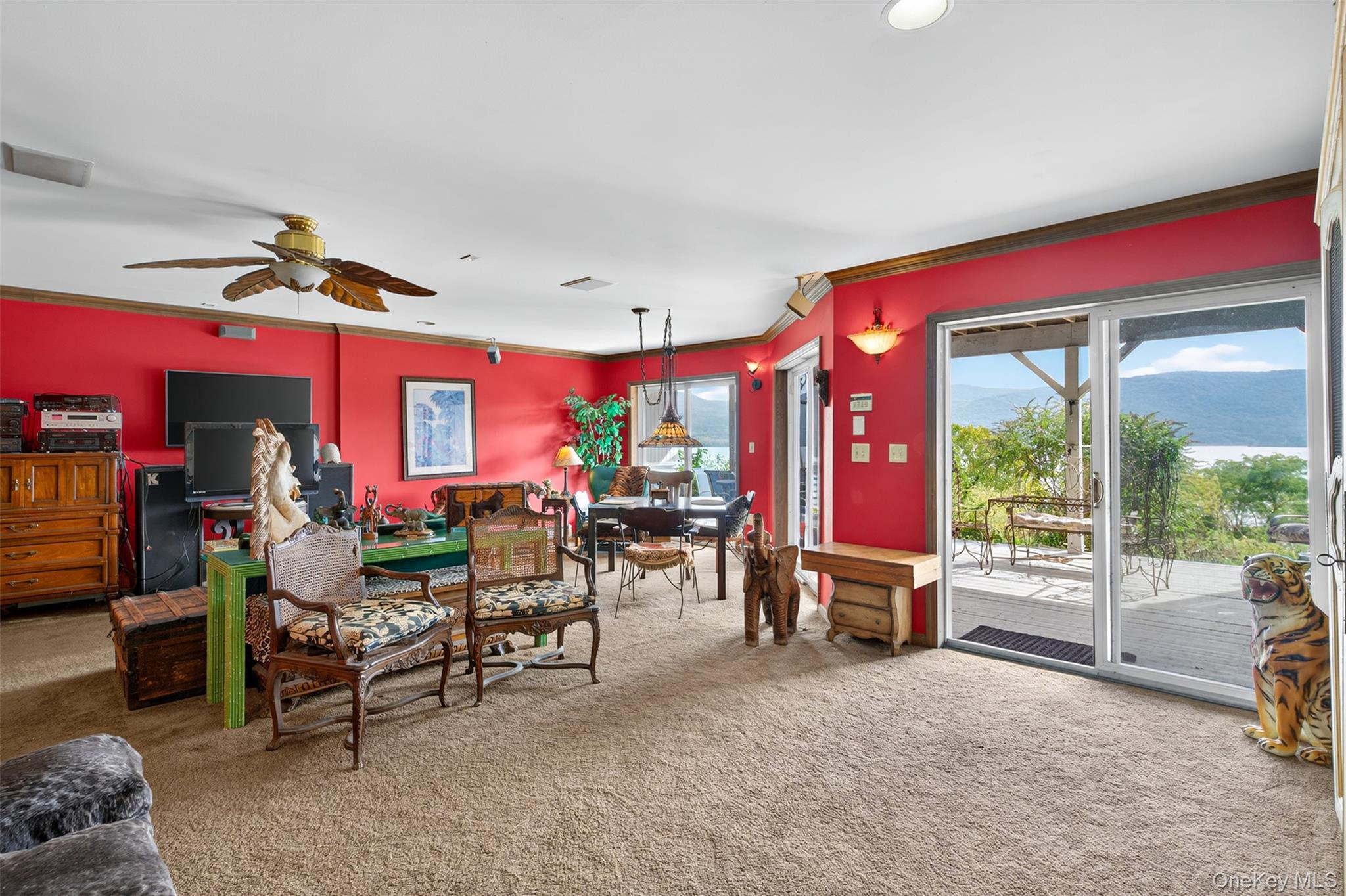 282 Tamerisk Lane