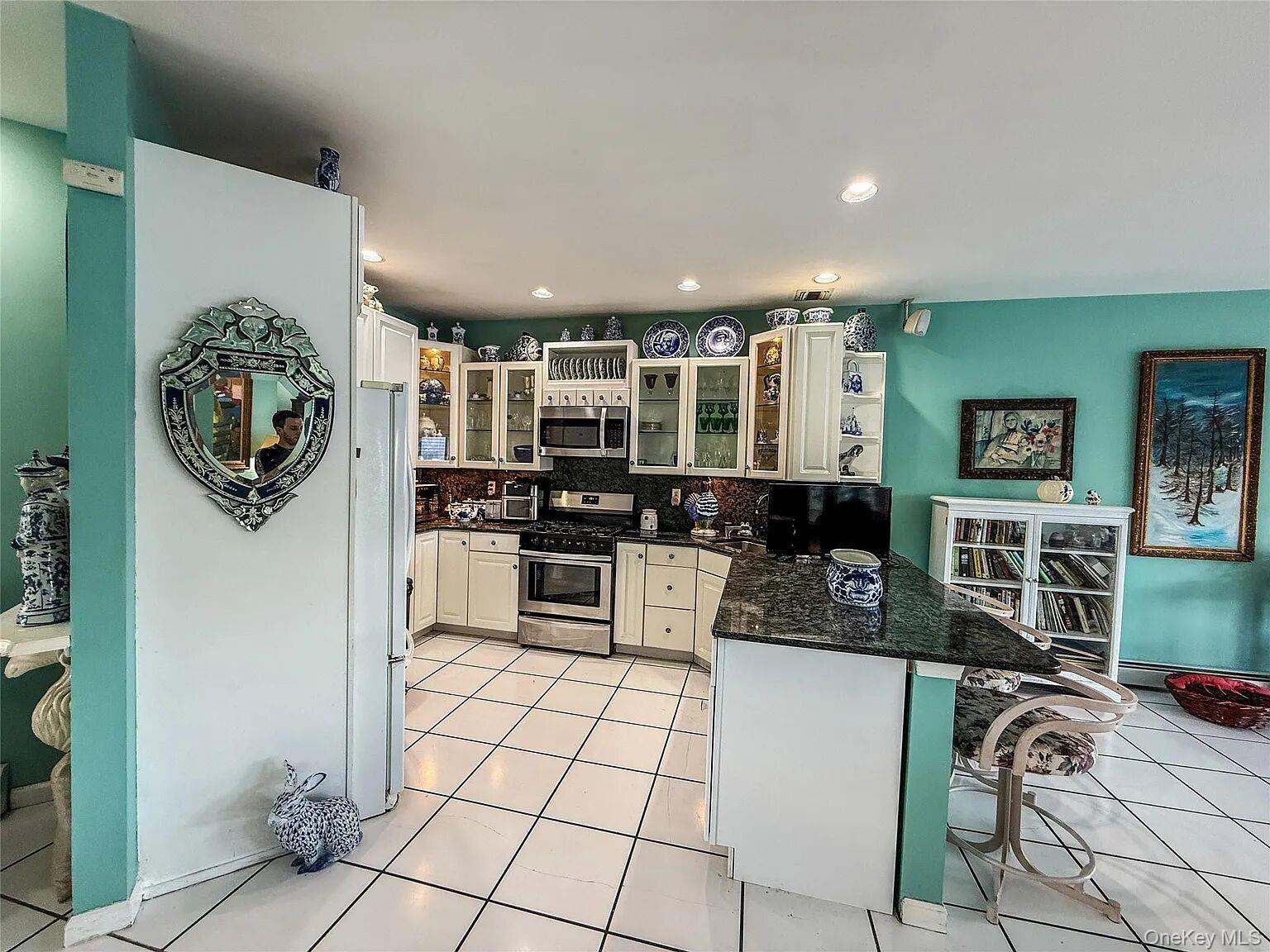 282 Tamerisk Lane
