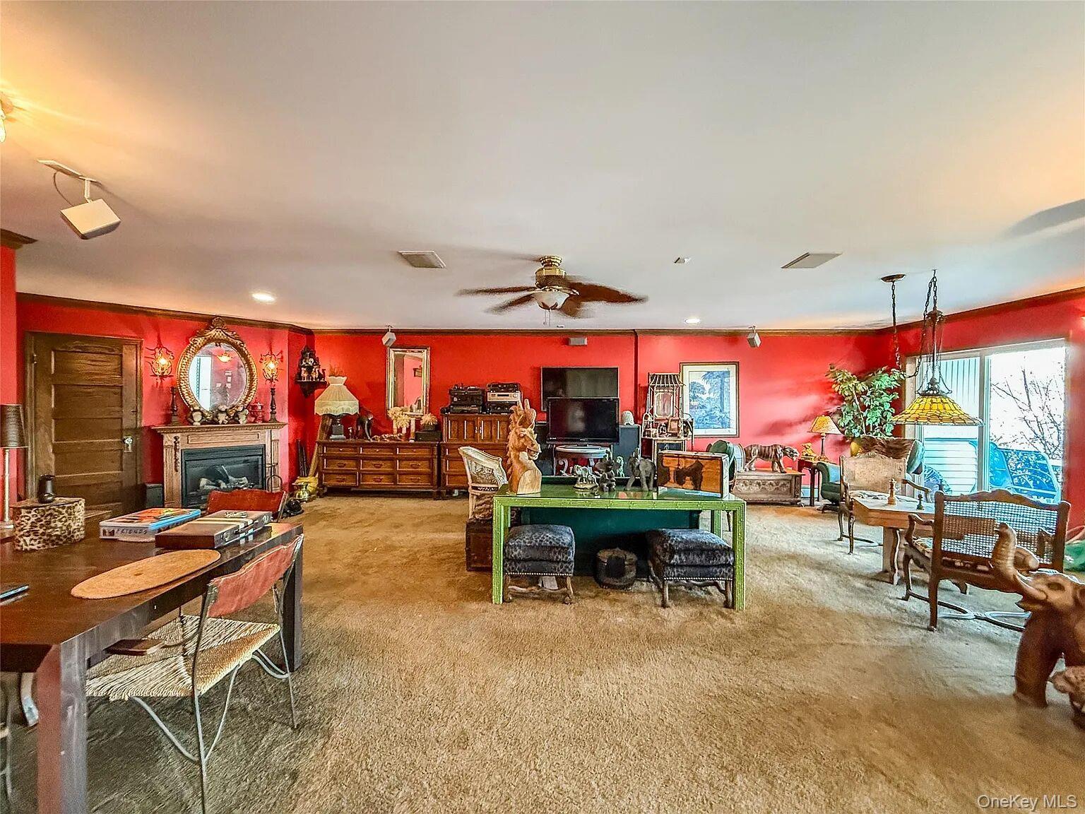 282 Tamerisk Lane