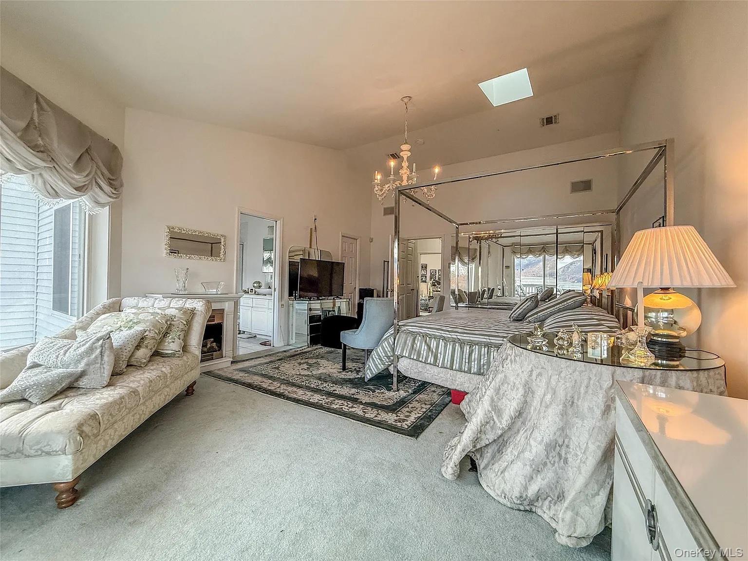 282 Tamerisk Lane