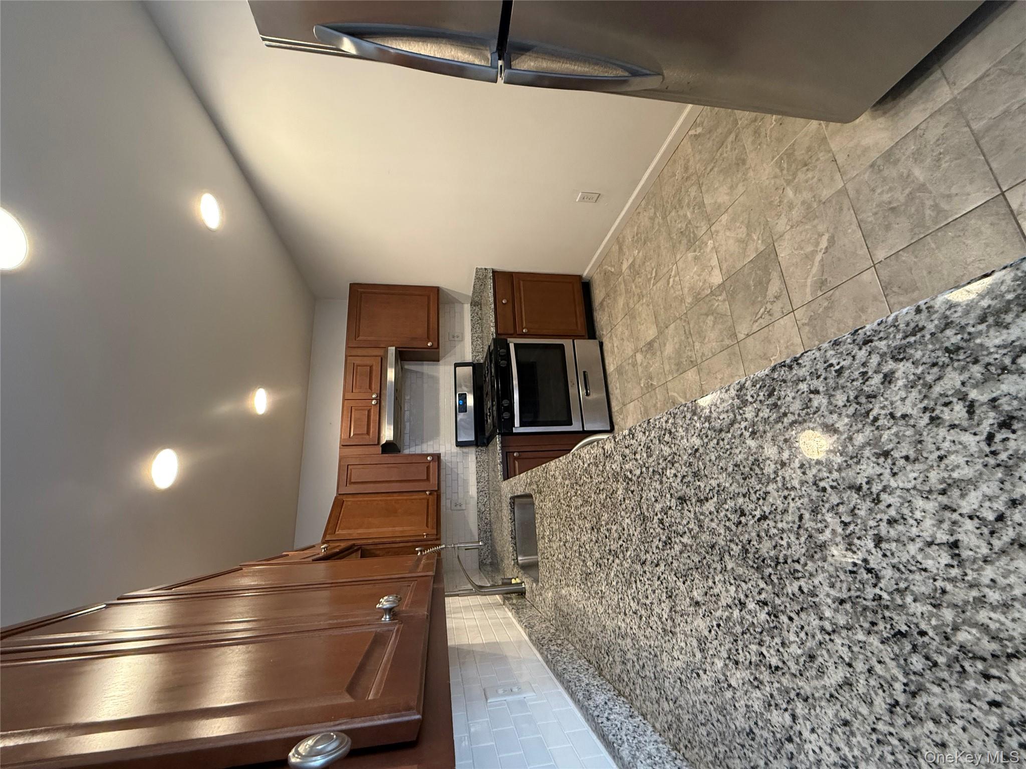 24 Saint James Place Unit: Apt #1